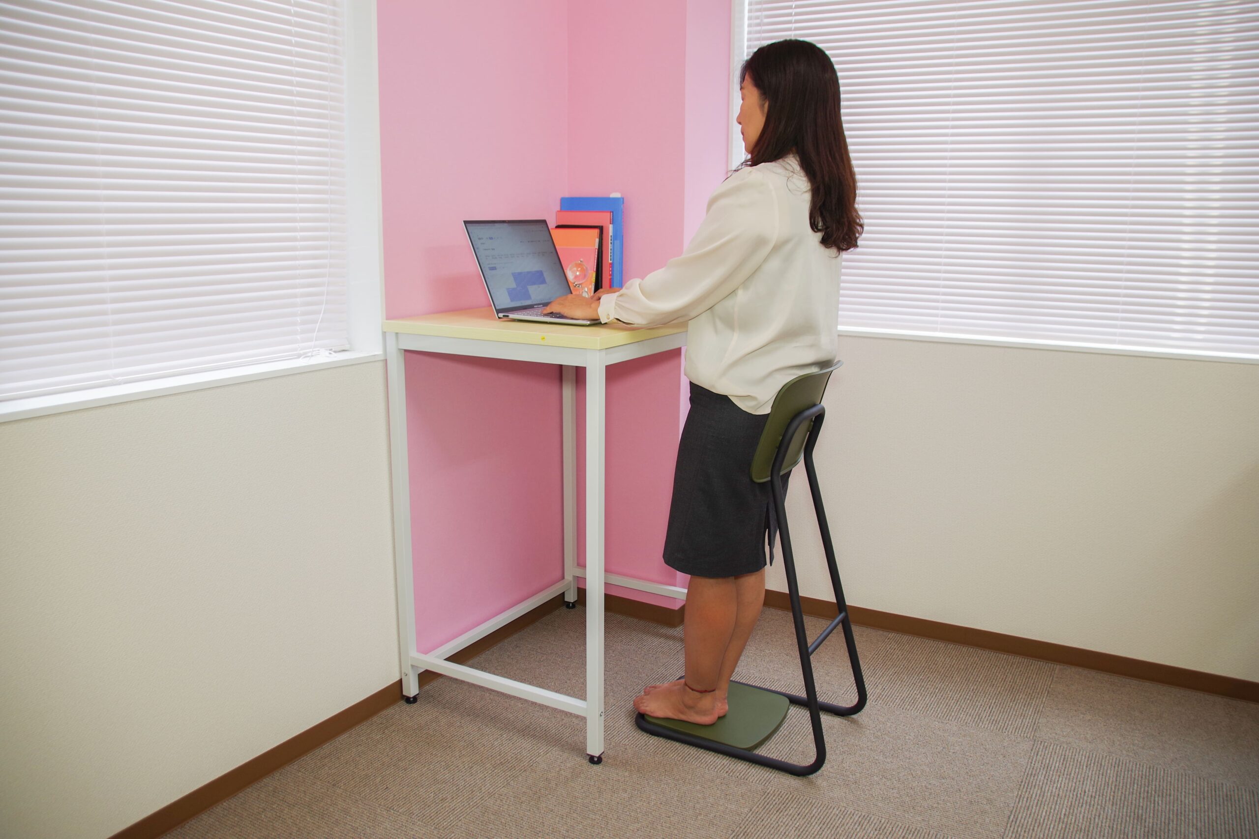 正しい立ち姿勢と健康をサポート