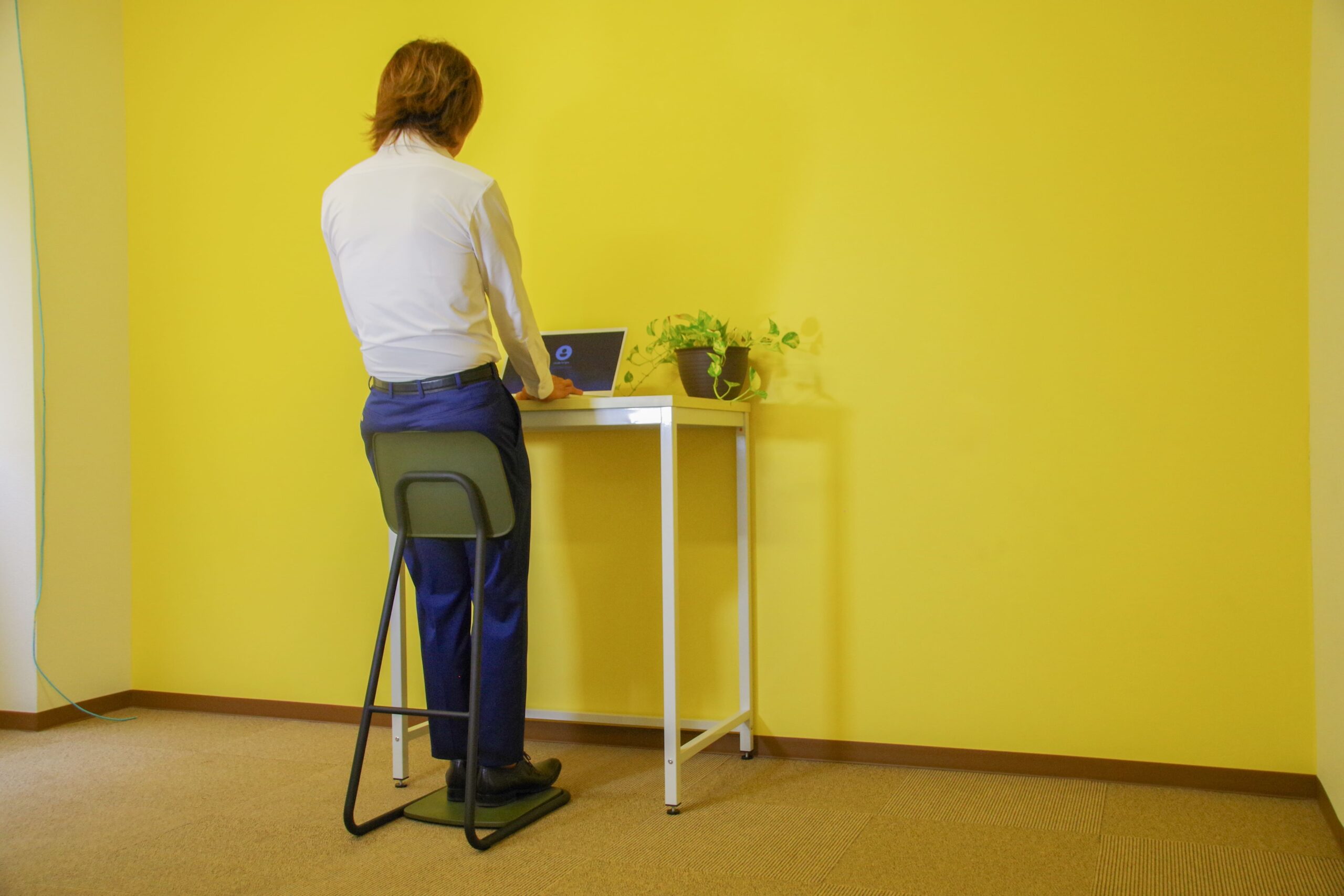 立ち仕事の新定番 「STAN CHAIR」